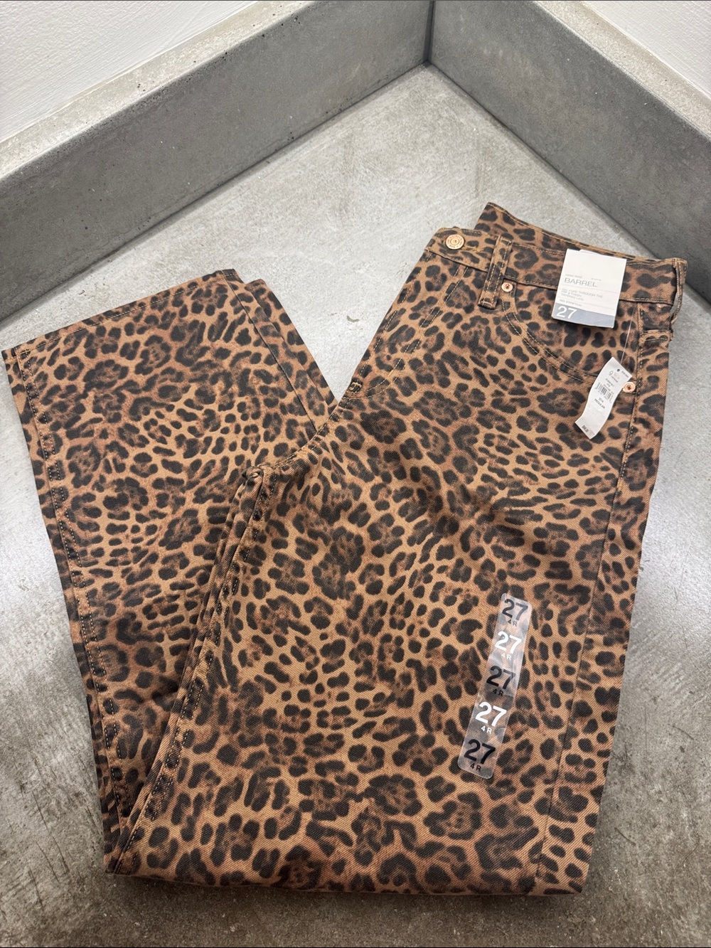GAP women’s barrel high rise Leopard Print in Brown and Black